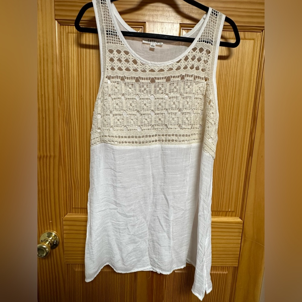 Spense brand sleeveless blouse. Size L.